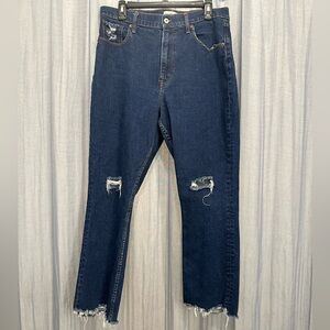 Abercrombie & Fitch Blue Ultra High Rise Slim Straight Jean - Size 31 SHORT